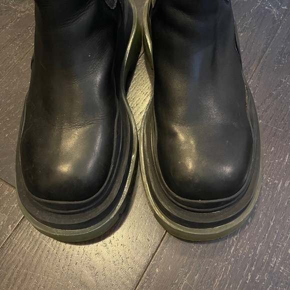 Bottega Veneta Tire Ankle Leather Rubber Chunky Black Chelsea Boots Biker 37 - Picture 2 of 12